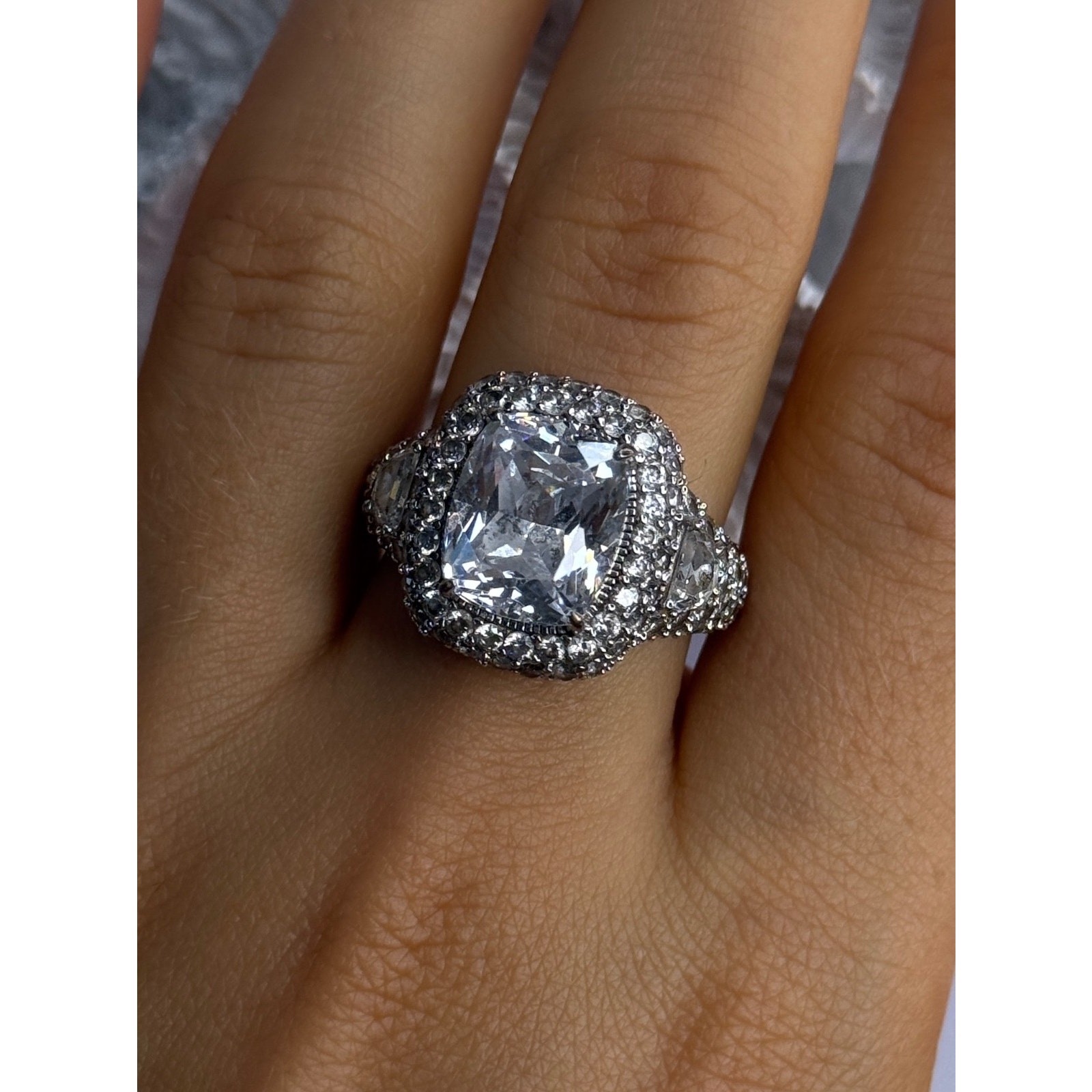Beautiful Design 925 Sterling Silver Cz Ring Size 9 120$